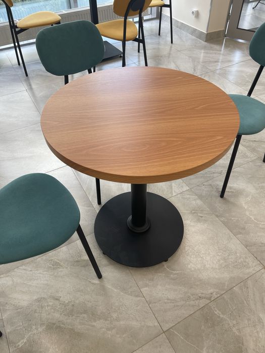 Продам столы и стулья в отличном состоНии