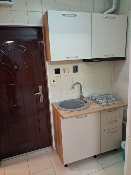 Garsoniera   Poarta 6 de vânzare sau închiriat