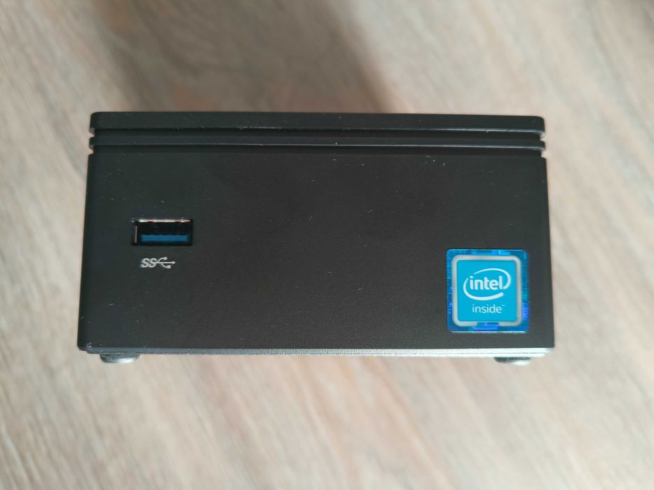 Mini PC Gigabyte BRIX GB-BXBT-1900 4GB RAM 60GB SSD WiFi Bluetooth