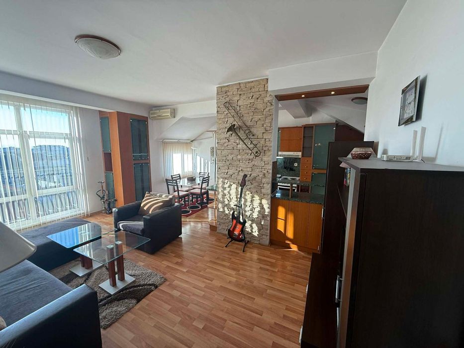 Дава се под наем Тристаен апартамент в Варна, Лятно кино Тракия - 130 кв.м за 797.64 € - Снимка #1