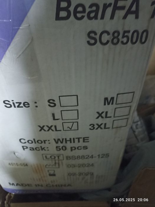 Продам одноразовые костюмы-комбинизоны разных размеров.