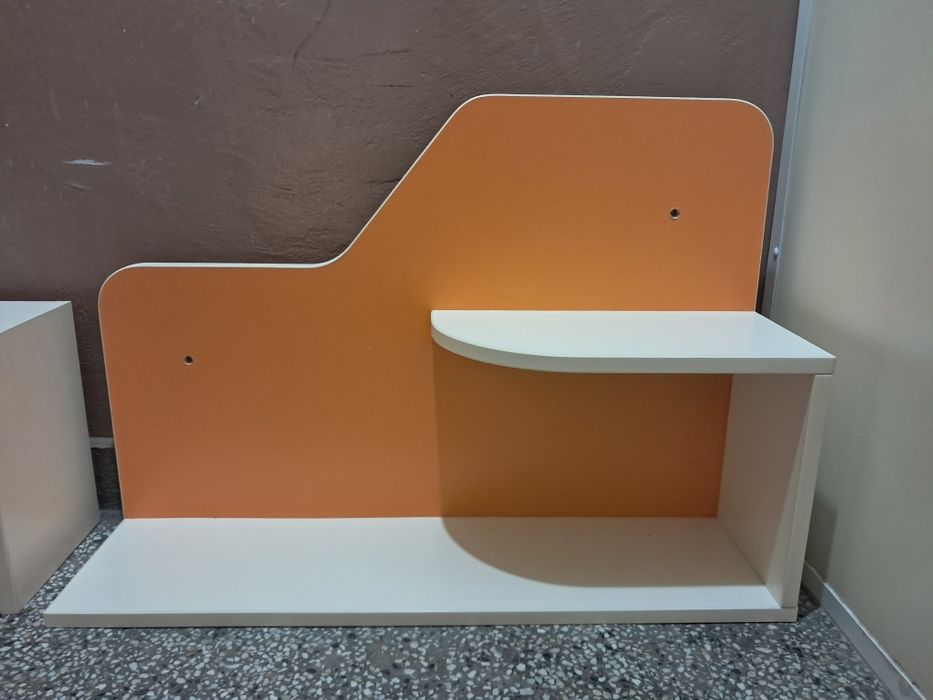 Етажерки за закачане на стена