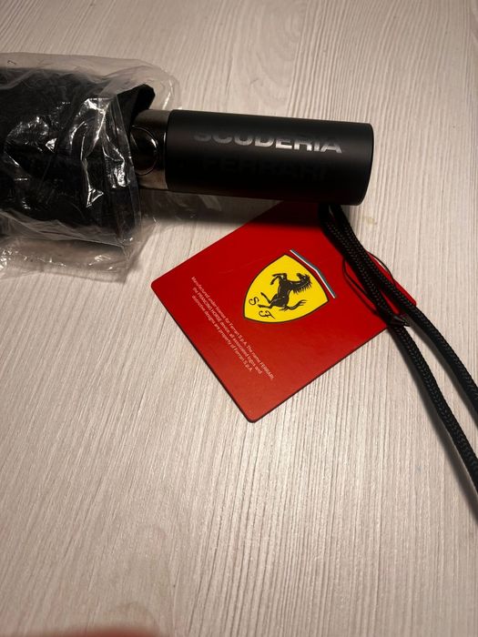 Umbrela Ferrari originală (NOUĂ sigilată)
