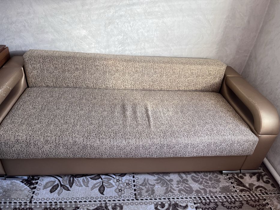 Продам диван срочно , в хорошем состоянии .