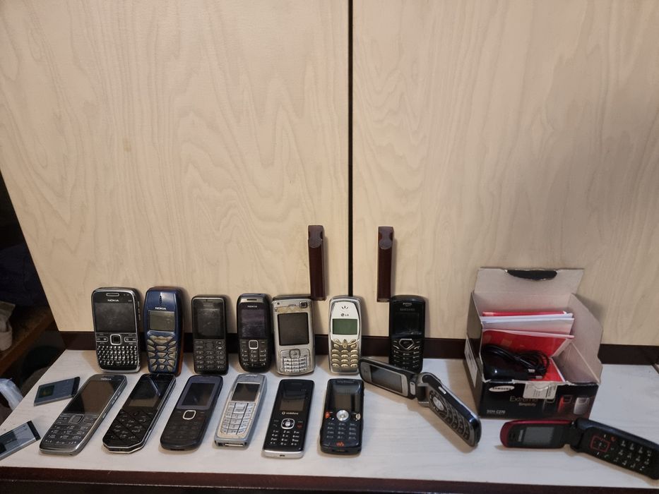 Смартфони и телефони за части или колекция