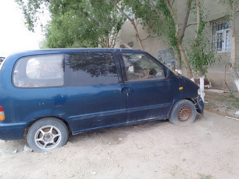 Продаю NISSAN Serena 1997