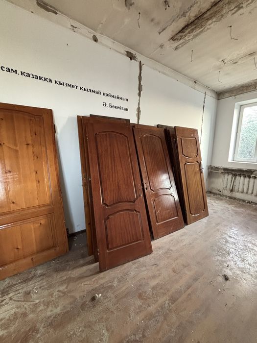 Продаю двери столы