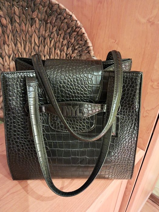 Черна дамска чанта .