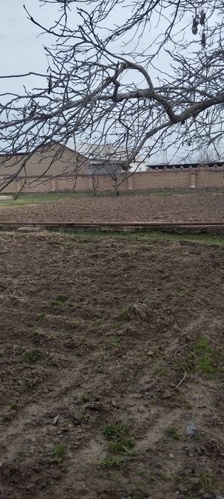 Yer sotiladi srochno narxi kelishiladi