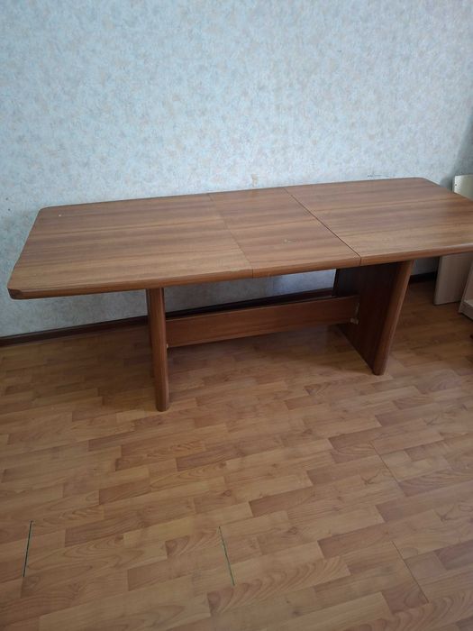 Продам столы, тумбу тв