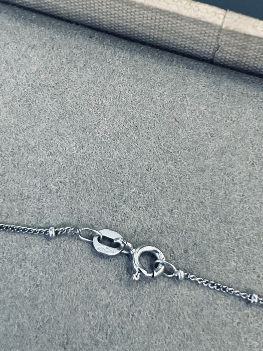 Колие бяло злато и перли 18 к