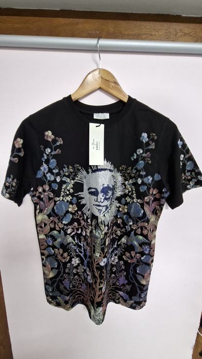 Tricouri de damă diferite culori și mărimi