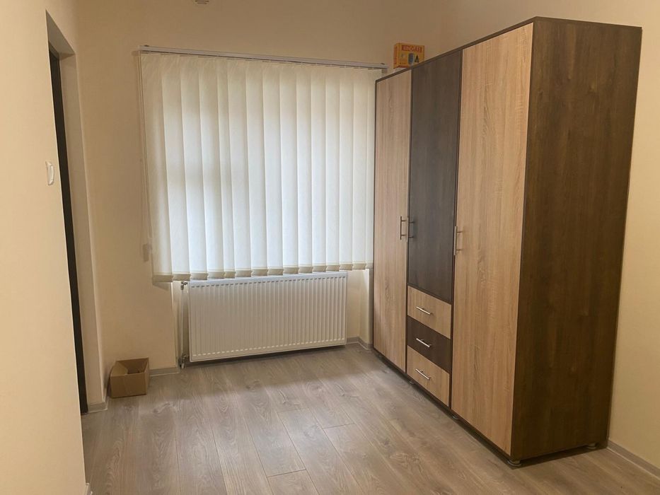 Inchiriez Apartament la casa 3 camere