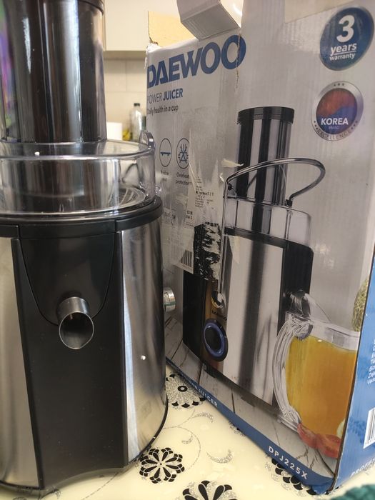 Storcător Electric Dewoo Centrifugal de Fructe și Legume - 1000W si 2 Viteze, 600ml Suc