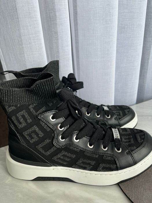 Продам ботинки Guess