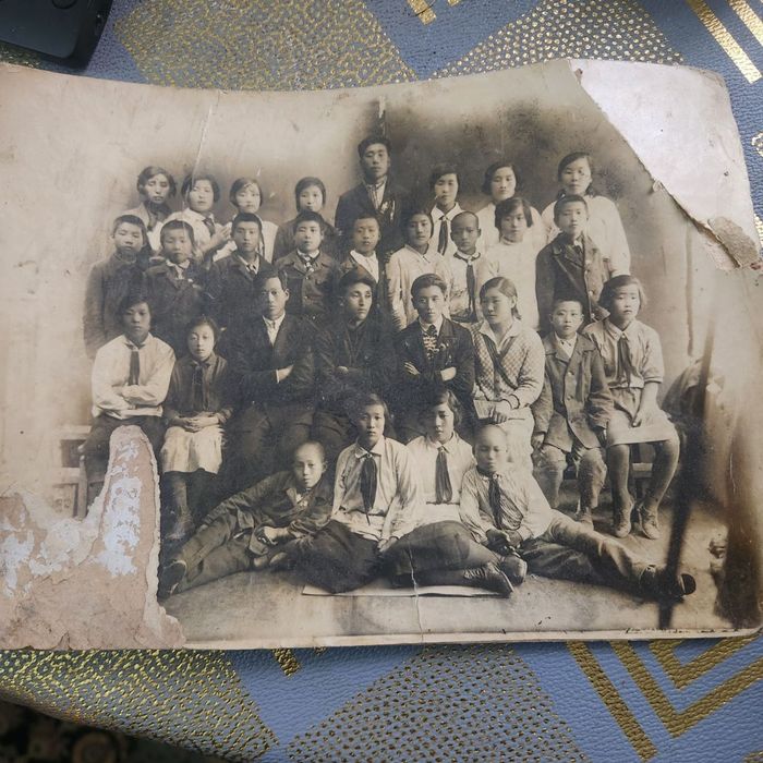 Продаются стариные фотографии разные есть много коллективных