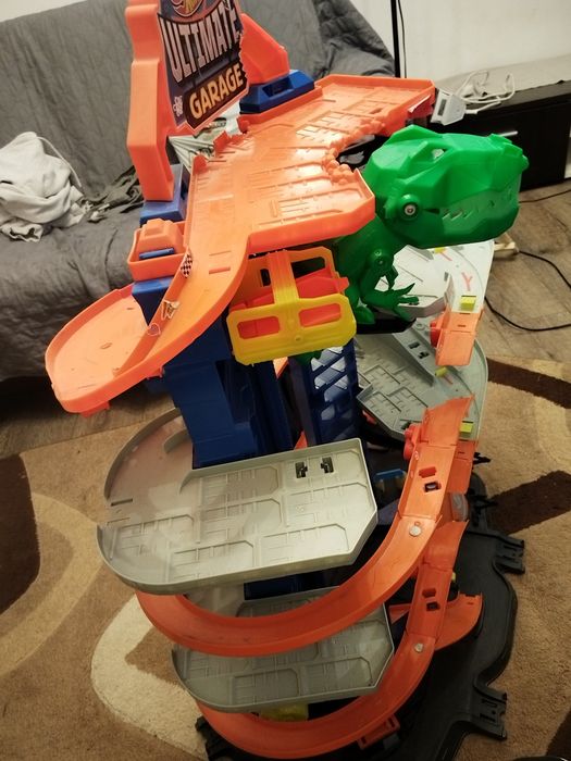 Hot wheels ultimate garage