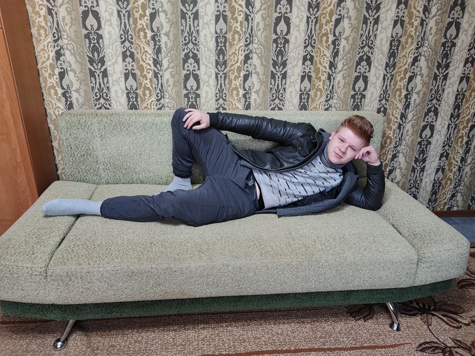 Продам б/у диван.