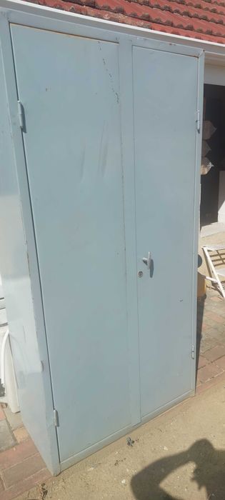 Fisete metalice de calitate cu 4 rafturi