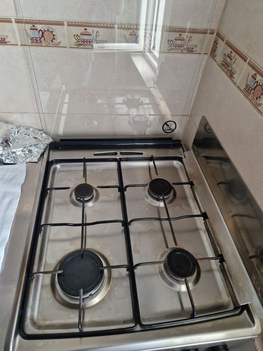 Aragaz Zanussi 4 Arzatoare/ Cuptor Electric