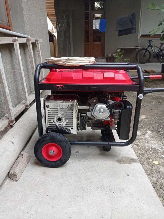 Продам Электрогенератор бензиновый