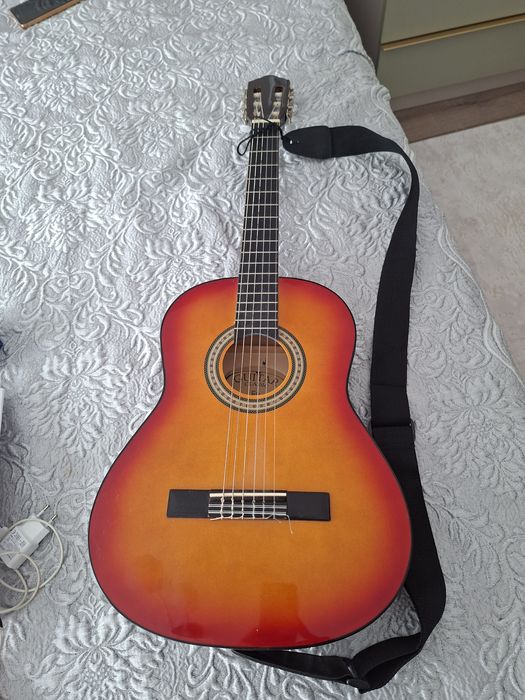 Vand chitara acustica