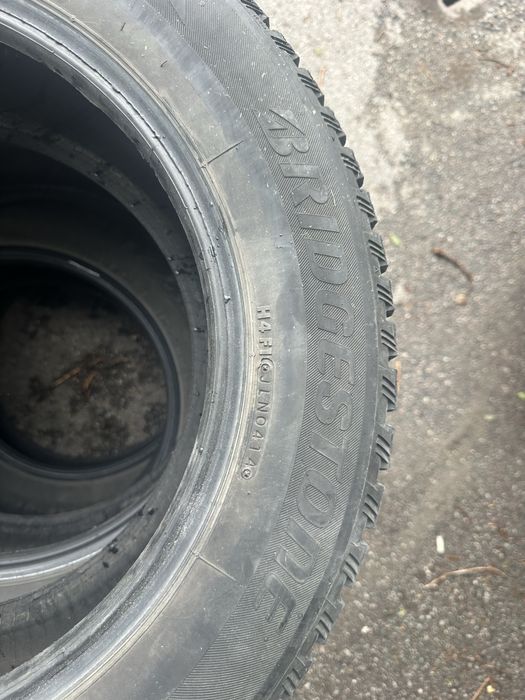 Продам зимний комплект шин