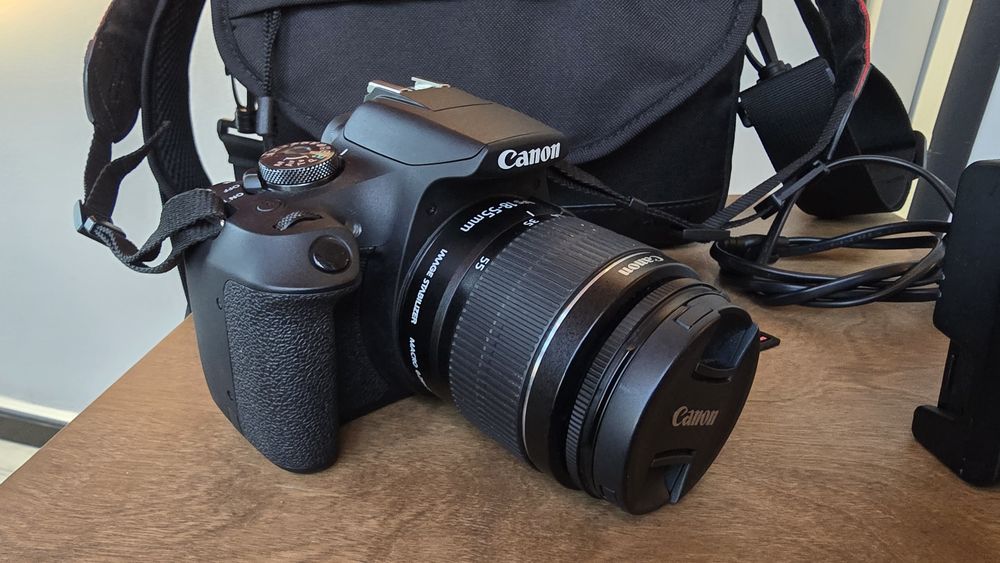 Aparat foto & video Canon EOS 2000D