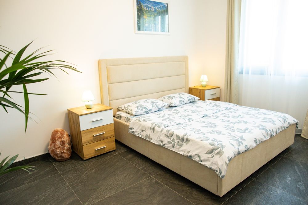 Inchiriez in  regim hotelier apart 2 si 3 fara party