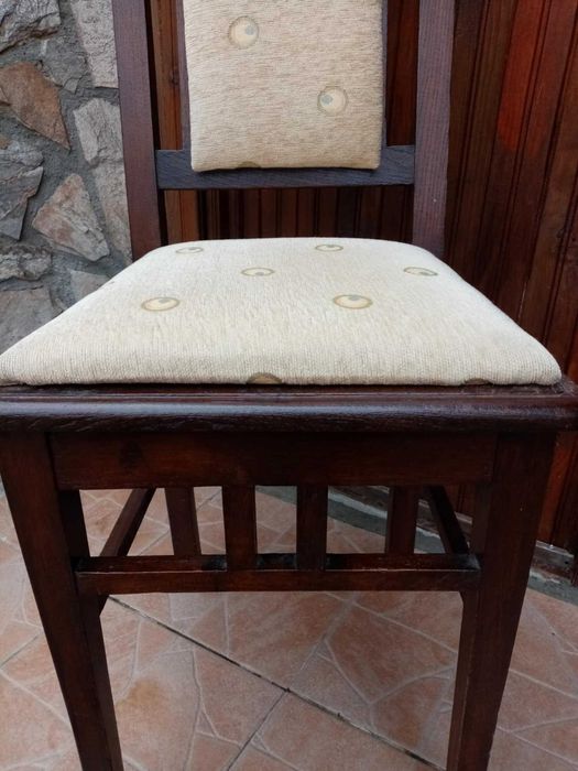 2 бр. масивни старинни маси и 4 бр. старинни столове