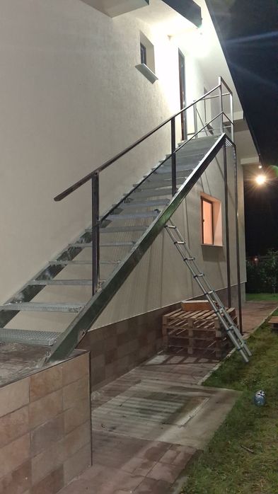 Facem scări zincate pentru interior și exterior la orice dimensiune,  montaj și transport în toată zona