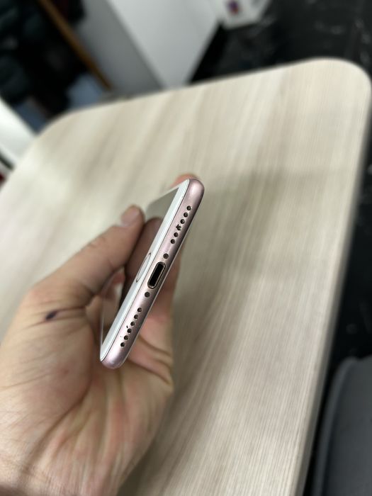 продается айфон 7