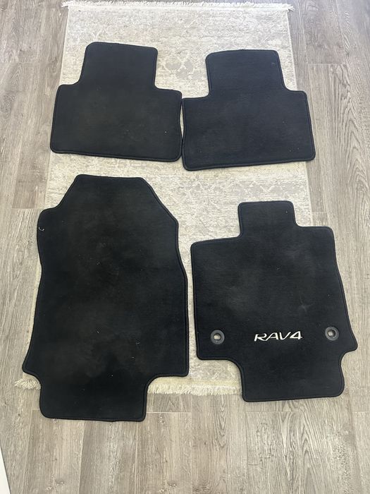 Продам оригинальные полики на Rav4