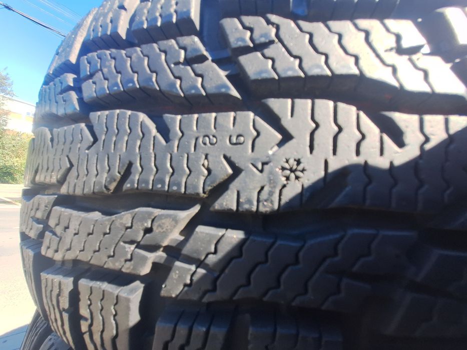2 anvelope iarna 215/65r15 C Nokian Montaj Gratuit