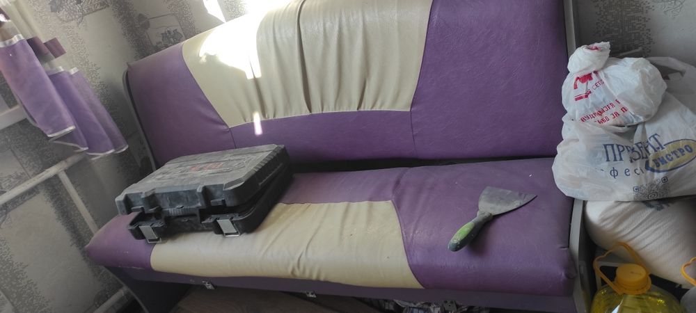 Стол и мини диван