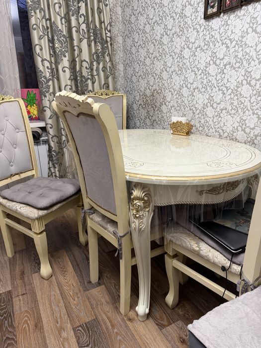 Стол со стульями срочно!