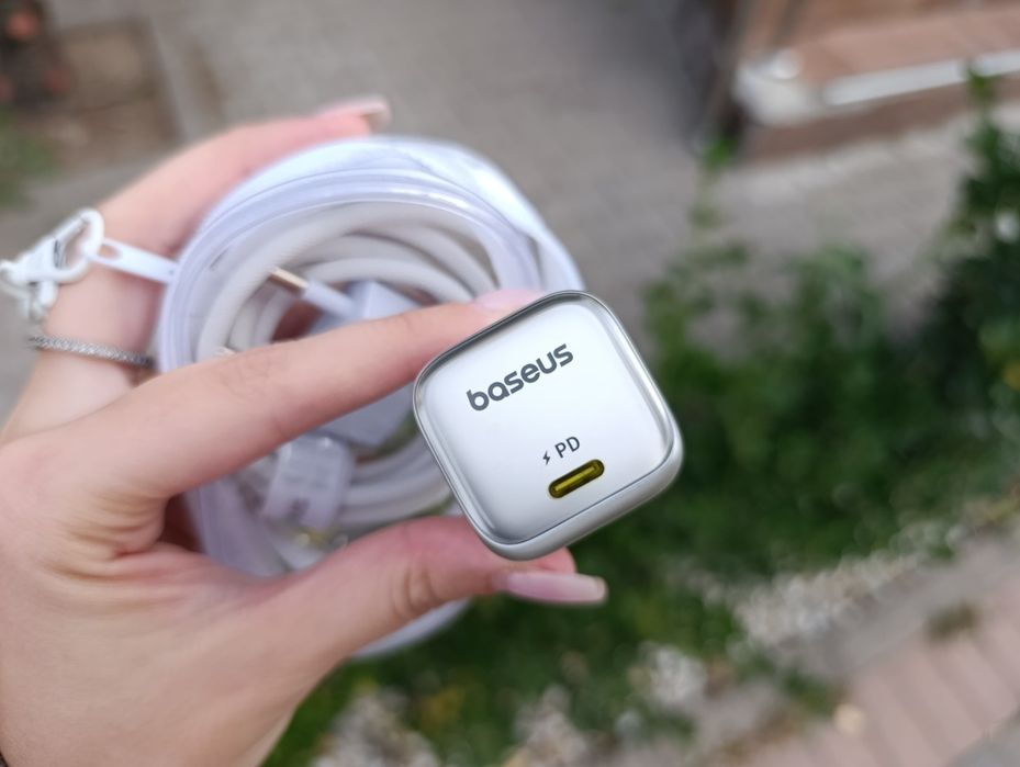 Baseus PD — новая мощная зарядка для iPhone 16 / 17