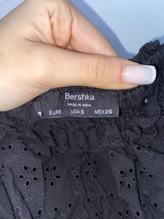 rochita neagra cu oantaloni scurti