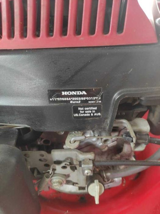Mașina de tuns iarba cu motor pe benzina Honda