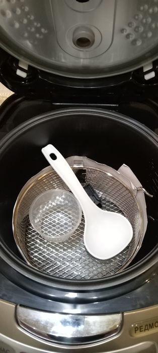 Мультиварка Редмонд 585