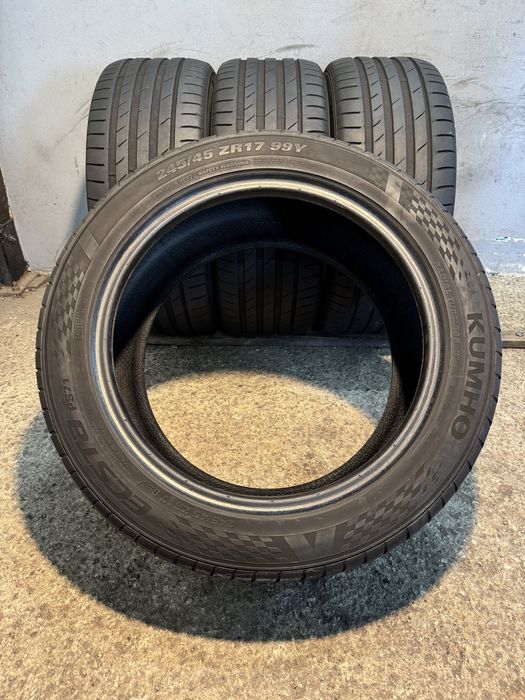 Гуми 245/45/17 KUMHO Ecsta