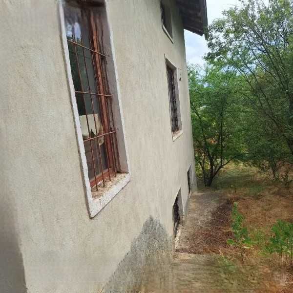 Двуетажна къща в Балканци