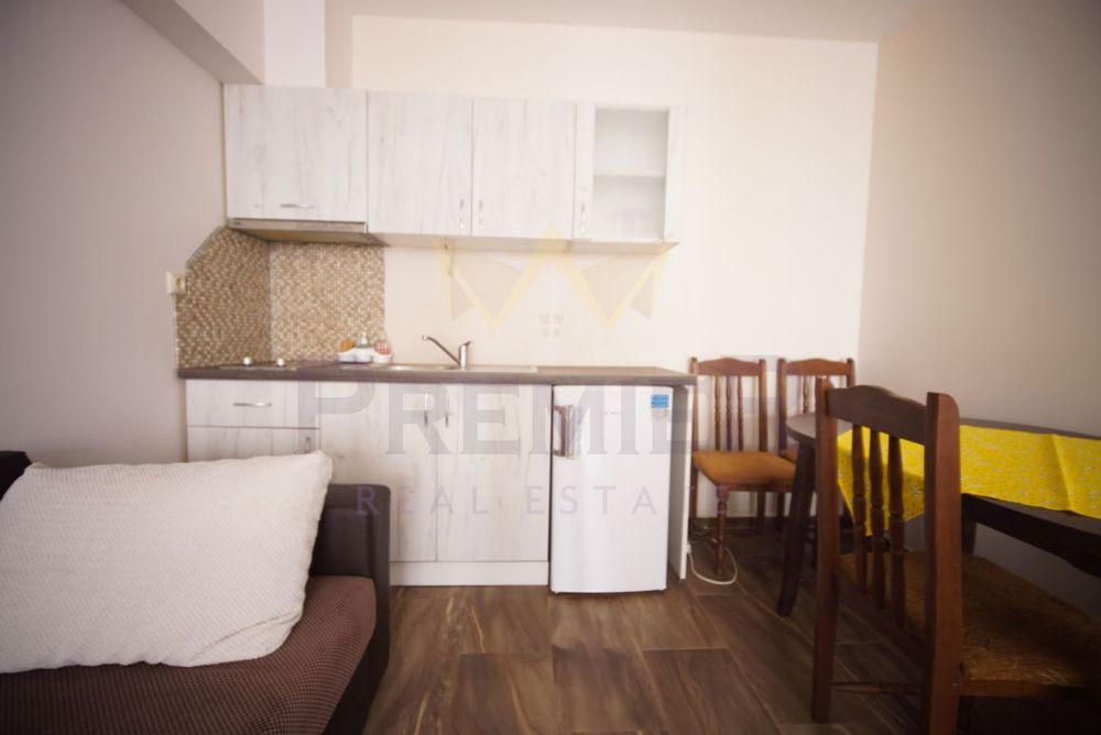 Продава се Двустаен апартамент в Поморие - 64 кв.м за 877 €/кв.м - Снимка #2