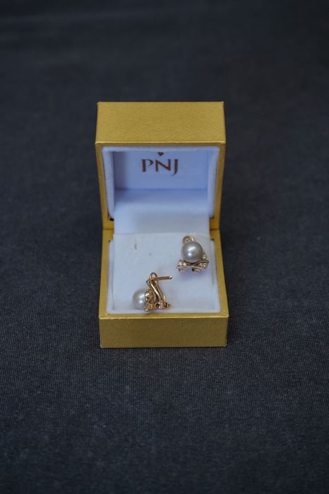 Золотые серьги с бриллянтами и с жемчугом