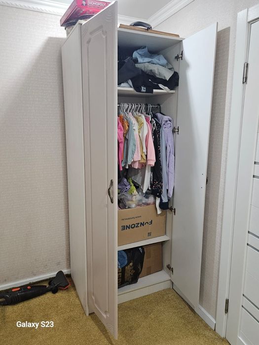 Продам шкаф и стол