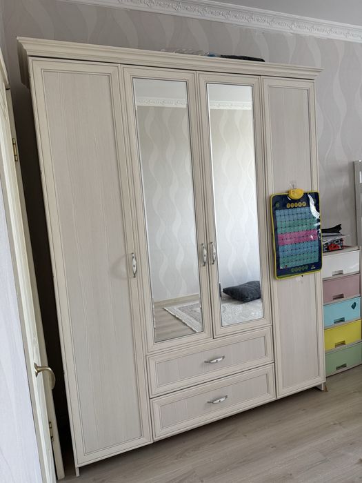 Шкаф для одежды в хорошем состоянии