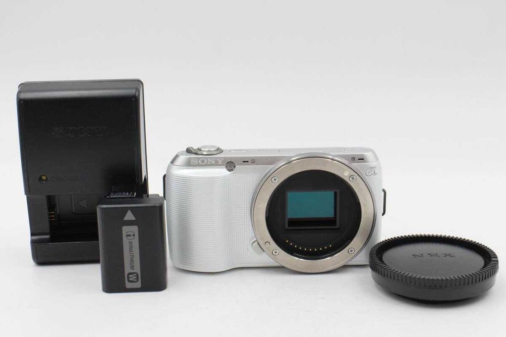 Sony Alpha NEX-C3 Compact System Camera foto film mirrorless body in cutie cu charger si blitz original