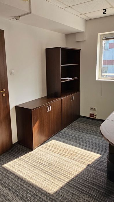 Продавам качествени и запазени офис мебели