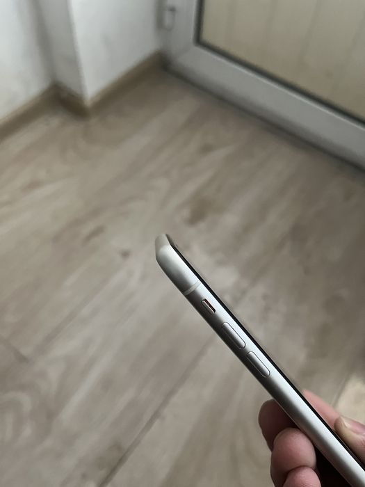 Iphone 11 white idial