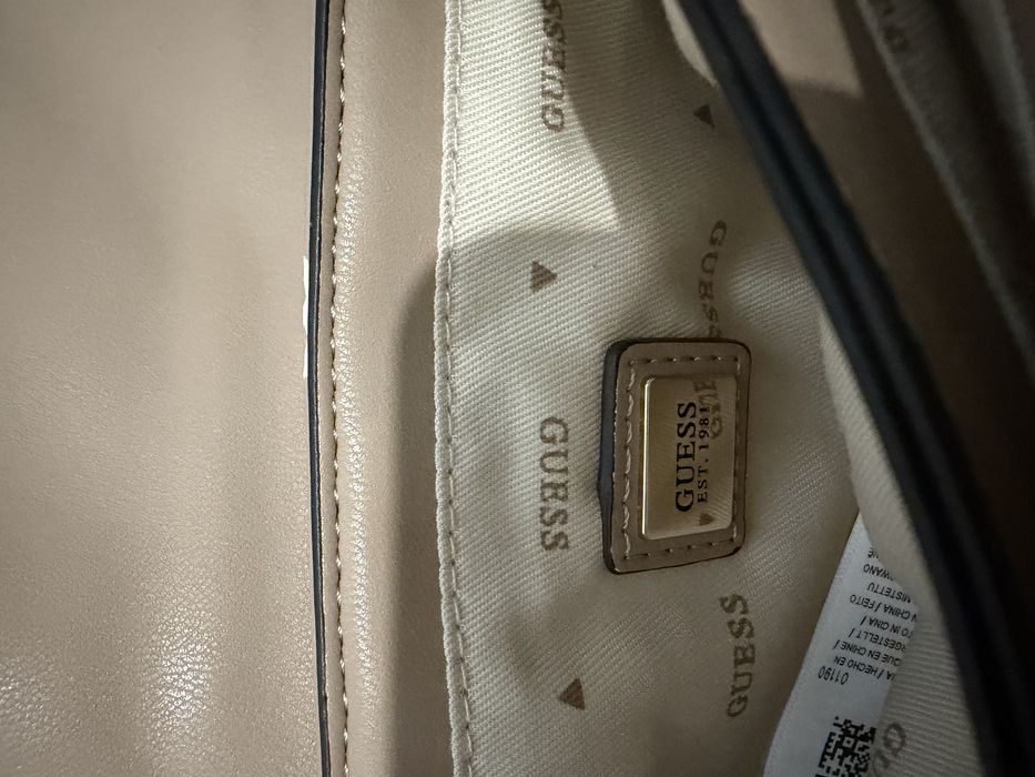Чанта Guess чисто нова